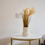 Cherish Stays Spacious & Amazing 3 Bed House In Hayes & Heathrow