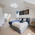 Cherish Stays Spacious & Amazing 3 Bed House In Hayes & Heathrow