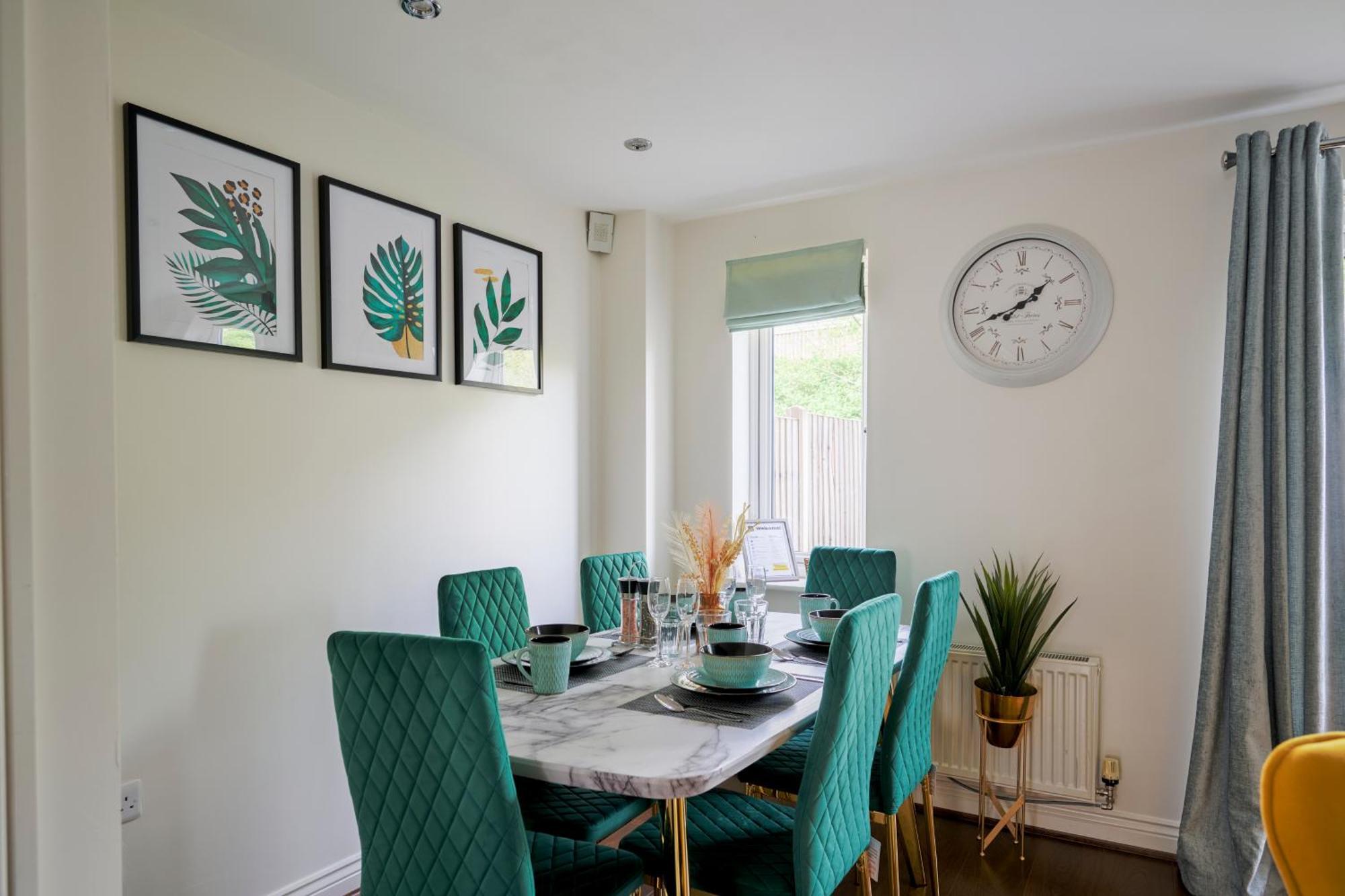 Cherish Spacious & Amazing 3 Bed House In Hayes & Heathrow