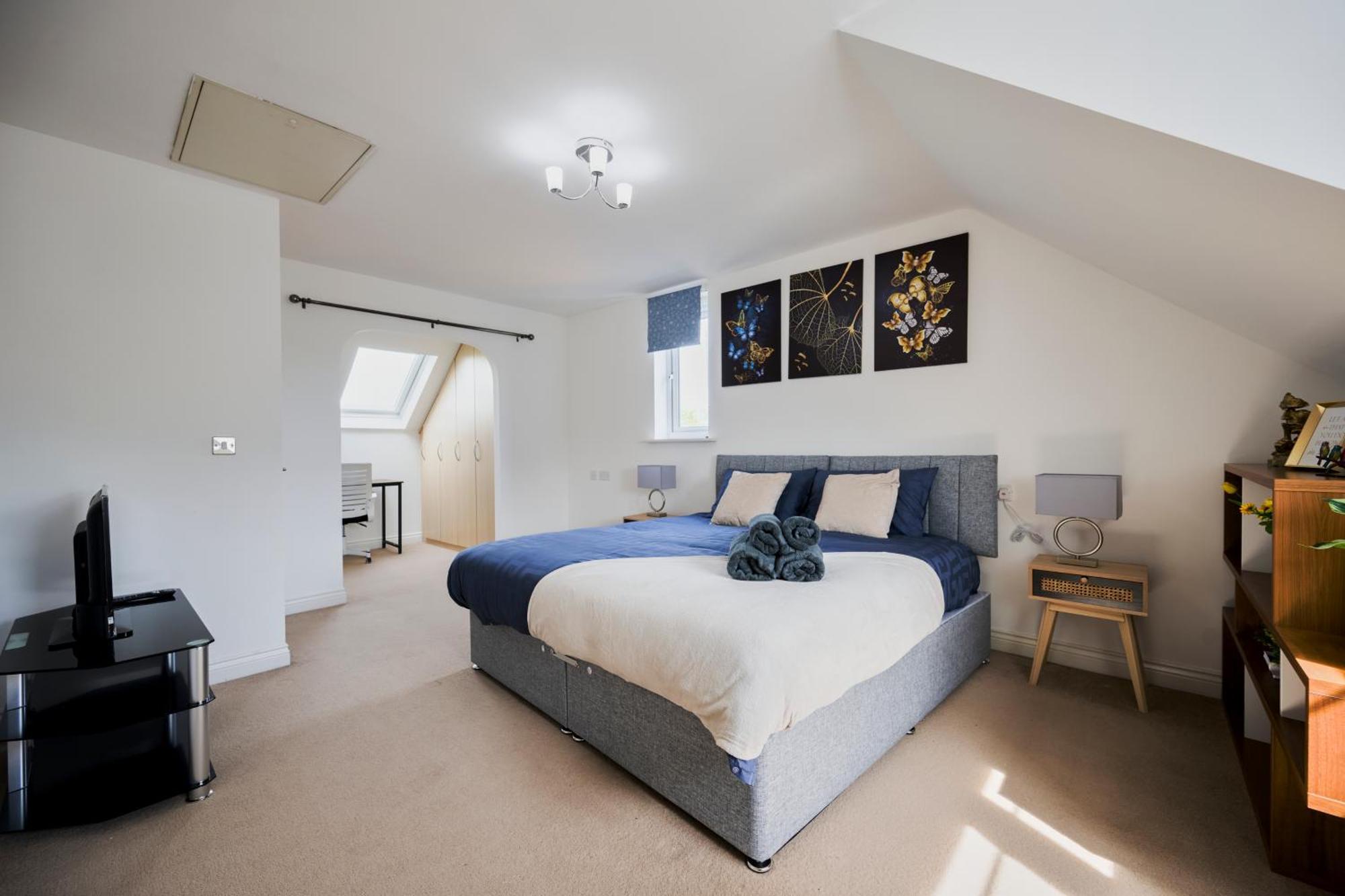 Cherish Spacious & Amazing 3 Bed House In Hayes & Heathrow * West Drayton (Middlesex)
