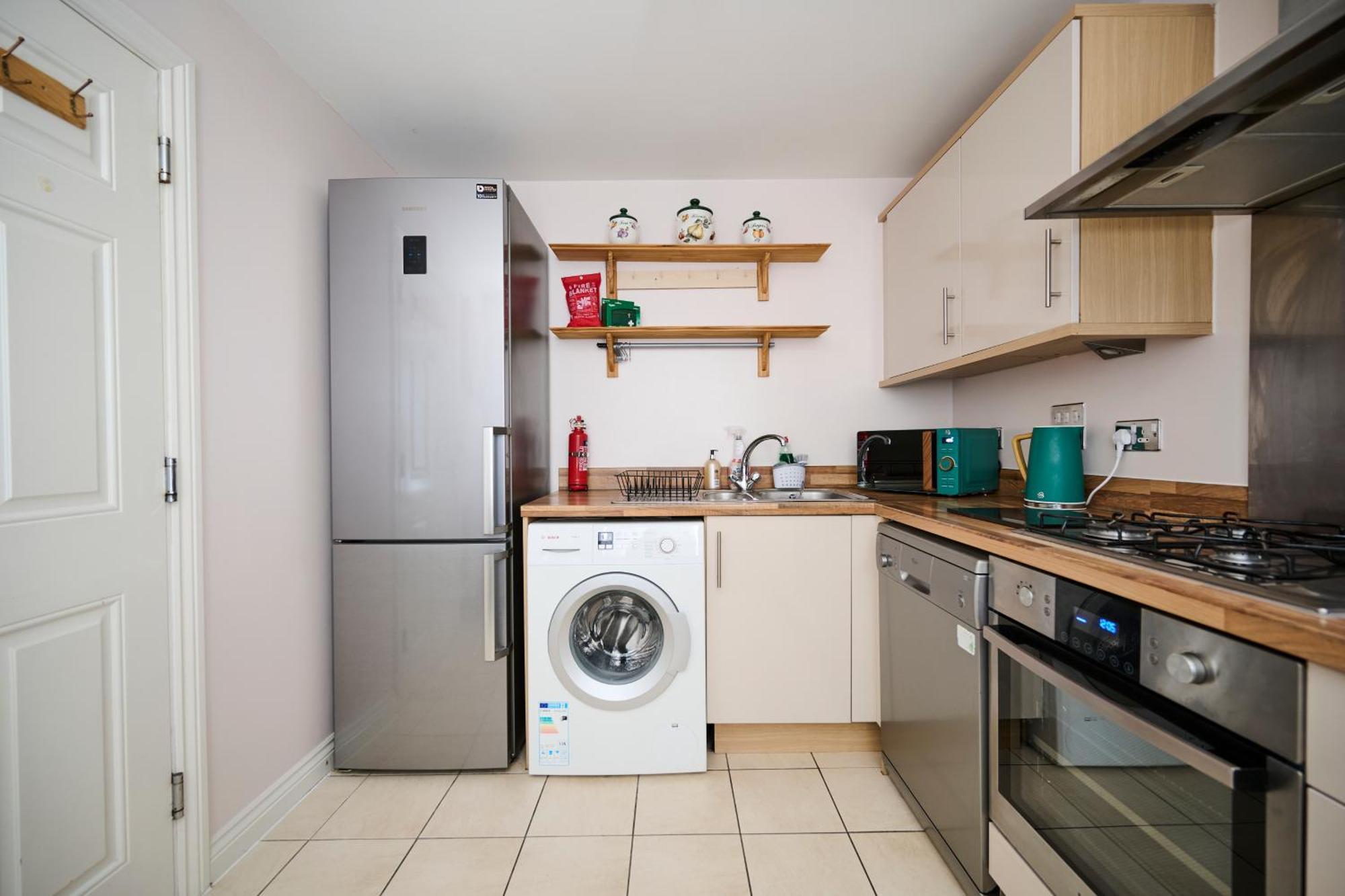 Apartment Cherish Spacious & Amazing 3 Bed House In Hayes & Heathrow *