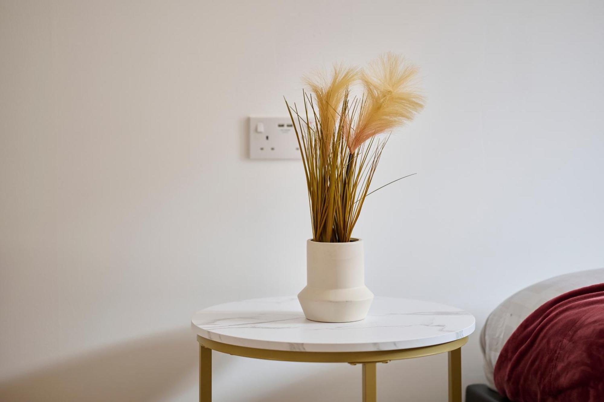 Cherish Spacious & Amazing 3 Bed House In Hayes & Heathrow West Drayton (Middlesex)